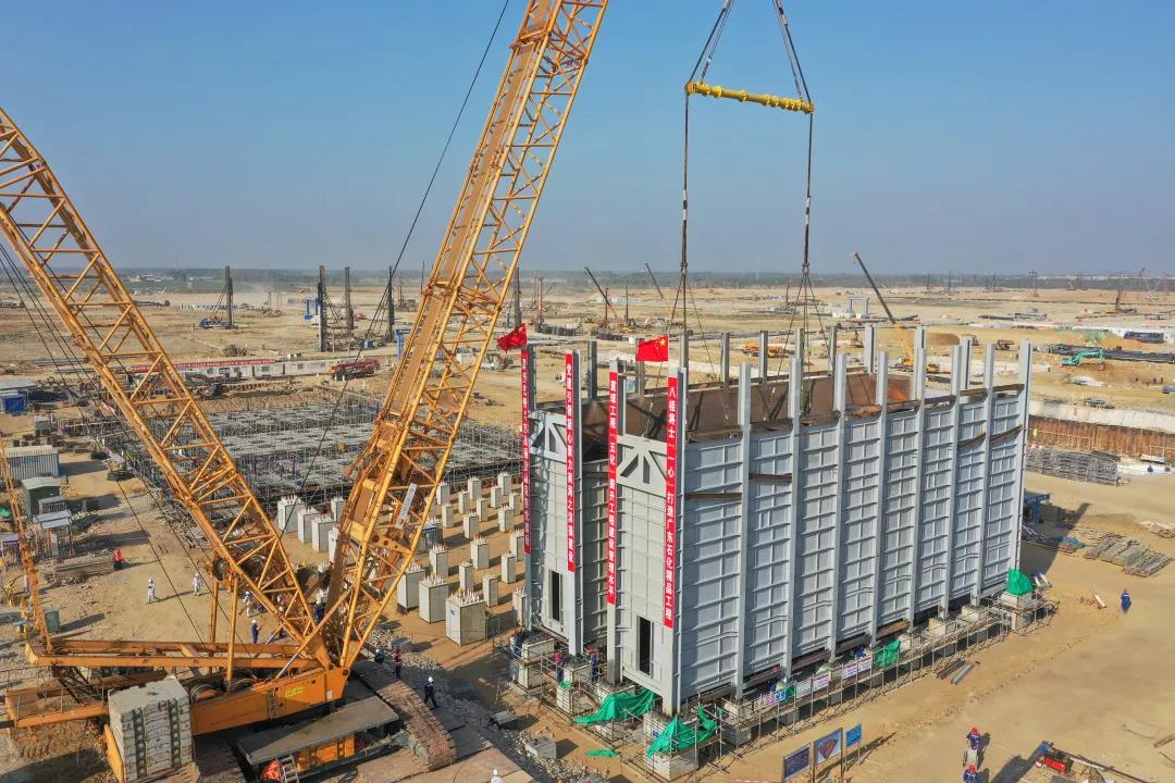 豪横！国内最大乙烯裂解炉辐射室“三天两吊” 劳动竞赛助力广东石化项目建设再提速