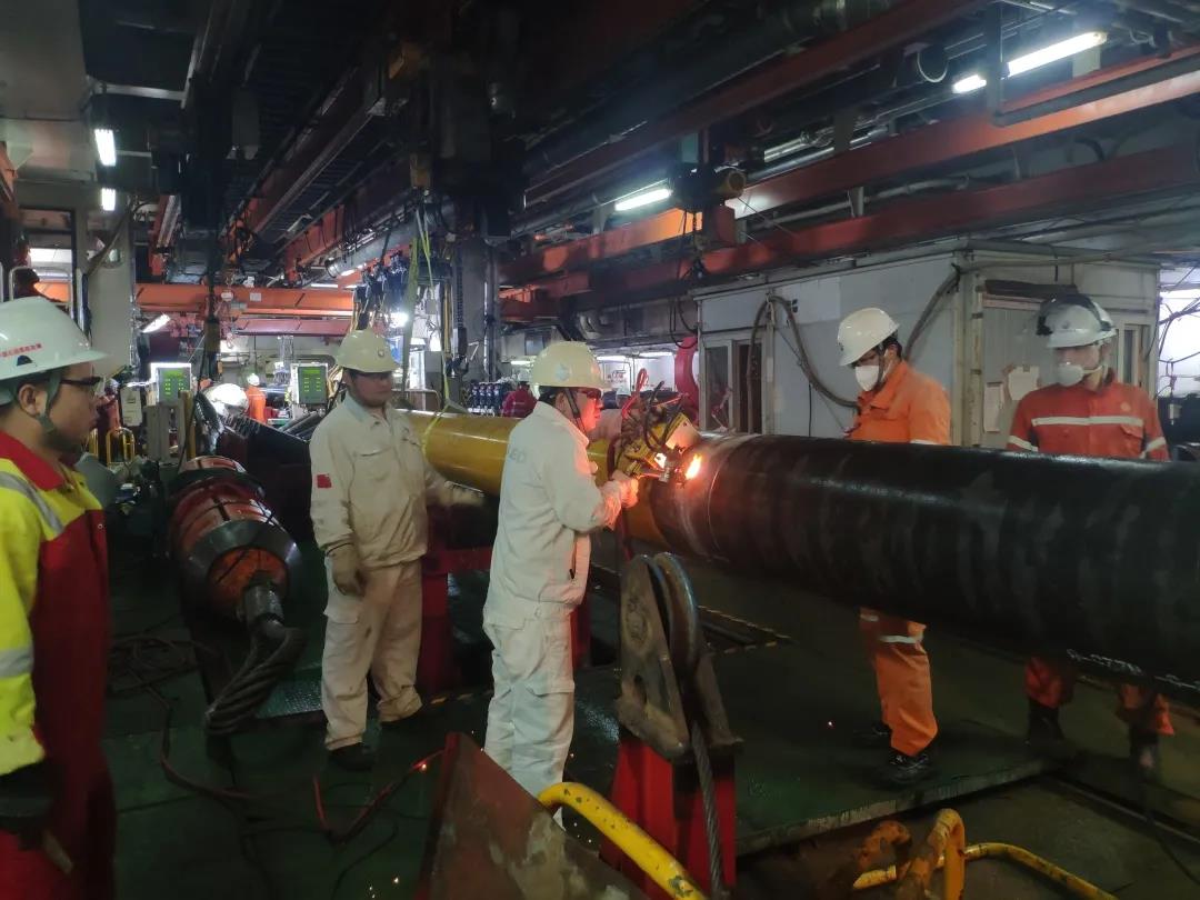 今日凌晨5点，一条31.4公里的海底管道在惠州油田铺设完毕