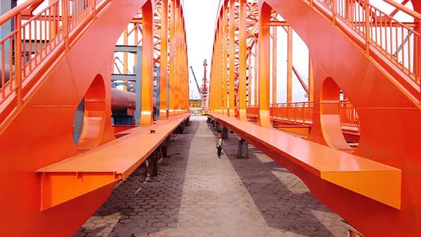  寰球工程公司钢引桥制造项目第三榀桥成功装船发货