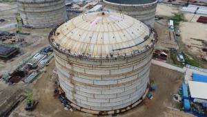 中国五环承建的东华能源低温罐区项目气压升顶成功