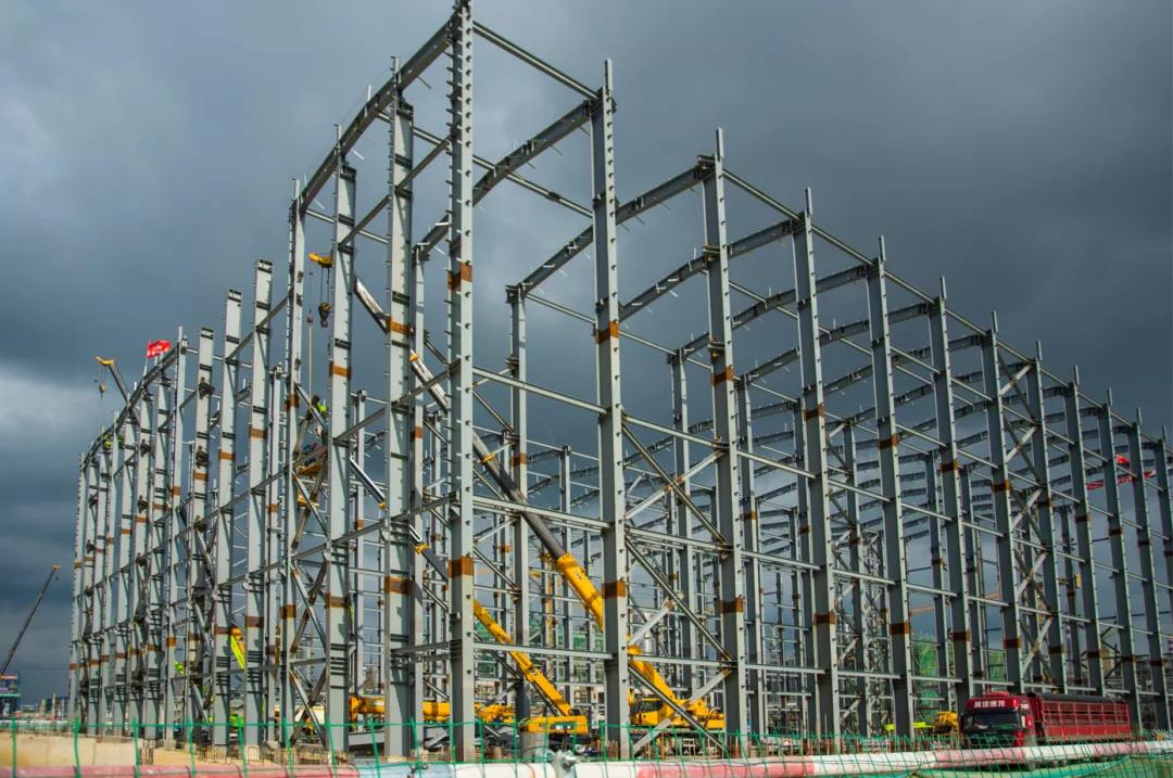 亚洲在建最大智能立体库钢结构安装工程封顶
