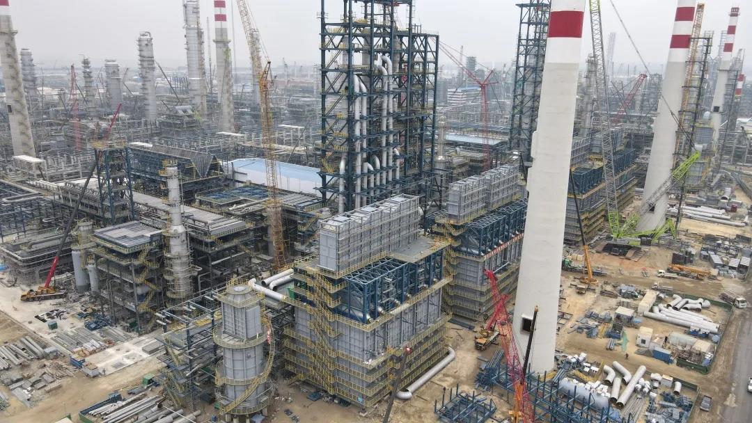 寰球工程公司广东石化五联合对流段模块全部安装就位