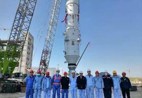 永荣科技CPL项目二期工程制氢及合成氨项目第一台气化炉成功吊装