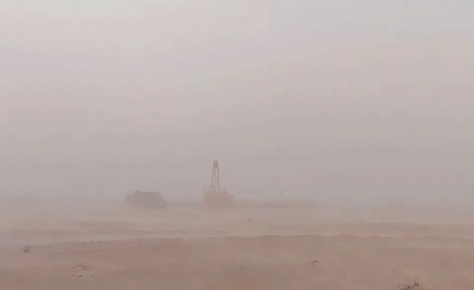 “蒸桑拿 战黄沙” 阿尔及利亚HBR项目首油外输线路全线贯通