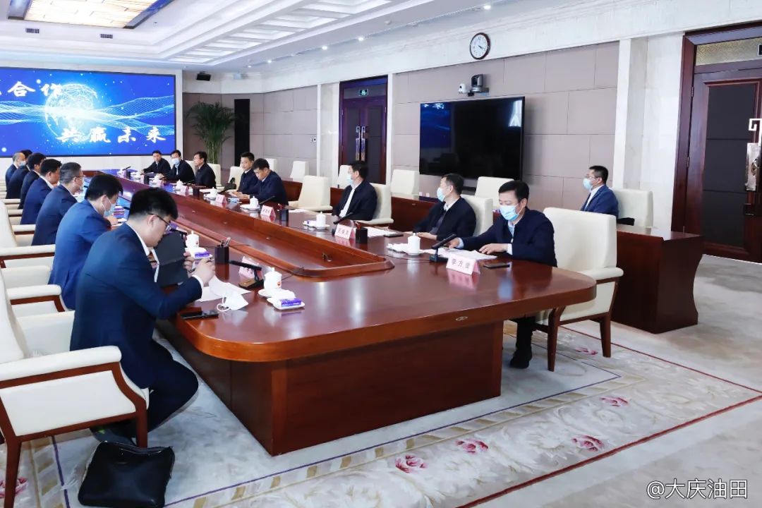 大庆油田与华为技术有限公司签署深化战略合作协议