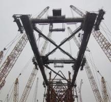 陆丰12-3油田开发项目井口平台导管架完成中心桁架封顶吊装