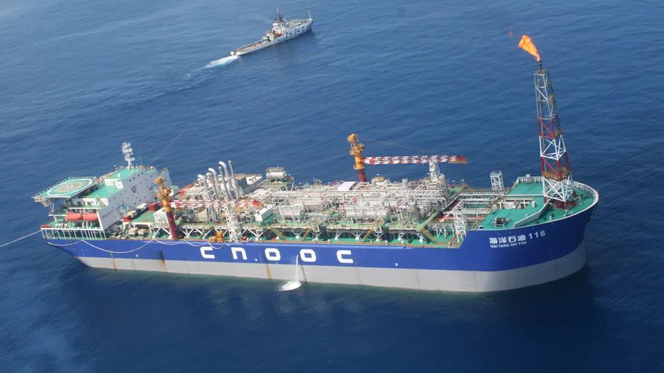 海油发展采油服务公司团队为我国首次自主解脱FPSO立新功