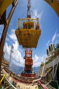 海油工程完成南海首次FPSO大型模块吊装就位