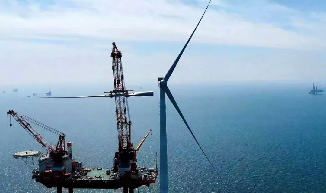 230米！上海电气全球最大风轮风机完成首台吊装