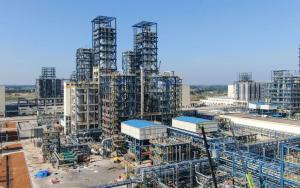 中国石油最大全密度聚乙烯装置产出合格颗粒
