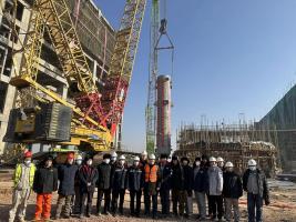 天辰公司龙华综合利用项目首台气化炉吊装成功！