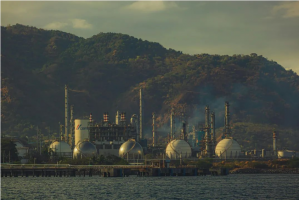 炼油行业大深度调整：全球21%炼油产能面临关闭风险——基于伍德麦肯兹报告的产业危机与应对策略